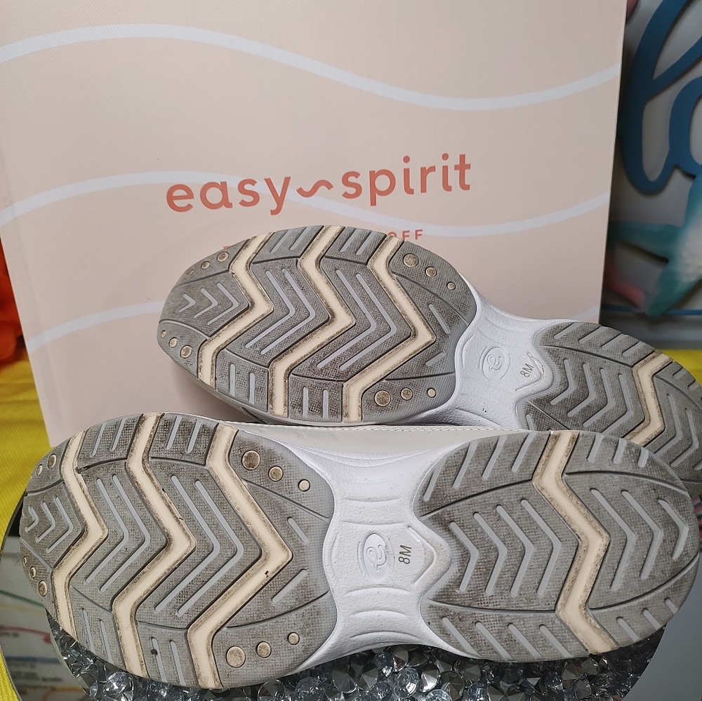 Easy Spirit Traveltime Family Comfort Shoes - Picture 3 of 7